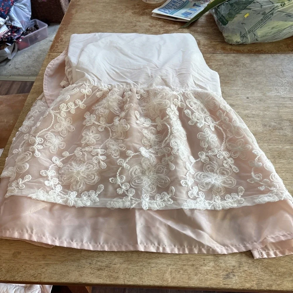 THE PEANUTSHELL Dusty Pink Gold Trim Patchwork Embroidery Lace Ruffle Baby Quilt